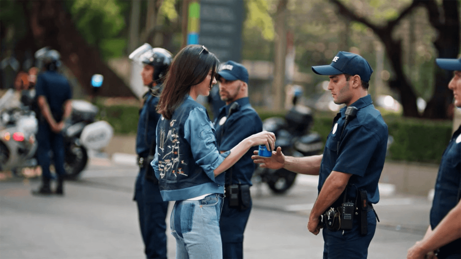 Quảng cáo gây tranh cãi của Pepsi (cre: shanebarker)