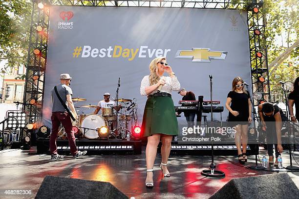 Kelly Clarkson với chiến dịch Best Day Ever.